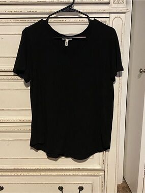 Jessica Simpson Black V-Neck Short Sleeve Tee Top